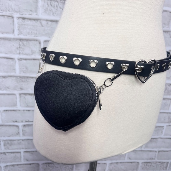 NWOT Heart Belt Heart Buckle Heart Bag - Picture 4 of 11